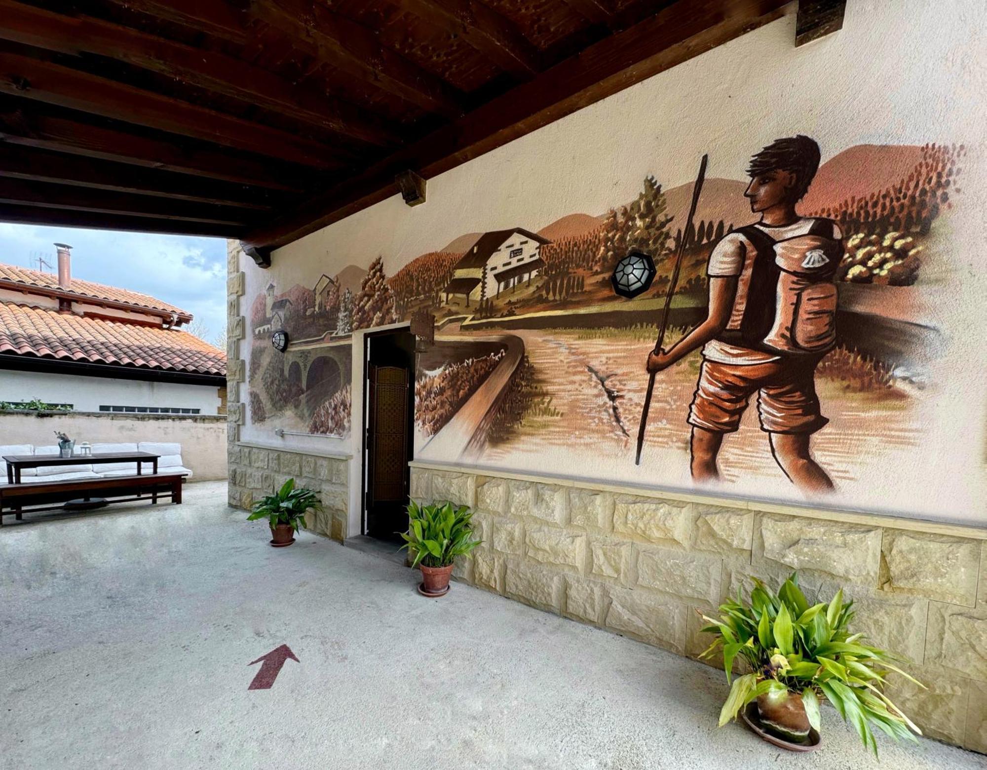 Albergue San Nicolas Larrasoana Exterior photo